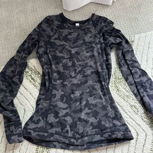 Lululemon Women's Black Camouflage Long Sleeve Top